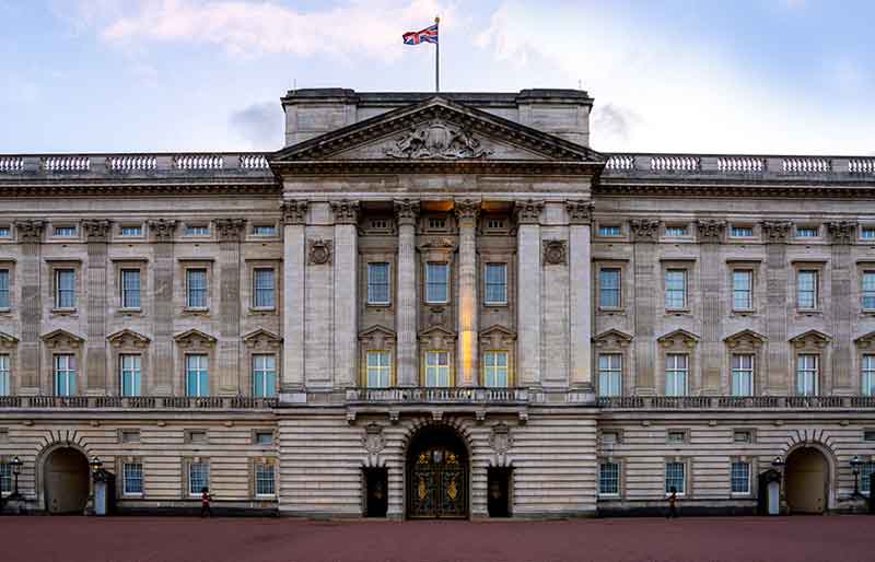 Buckingham Palace Facade showing central columns and Georgian Neoclassical architecture.